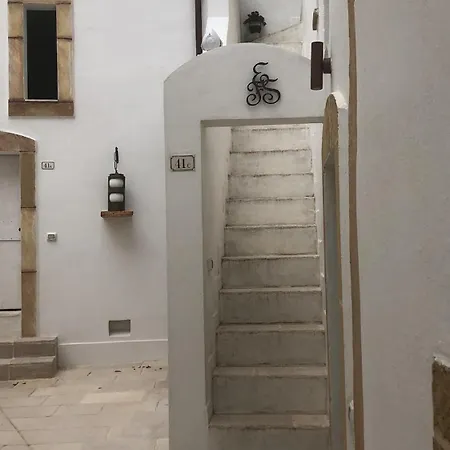 Torre Della Corte Antica * Морчано-ди-Леука